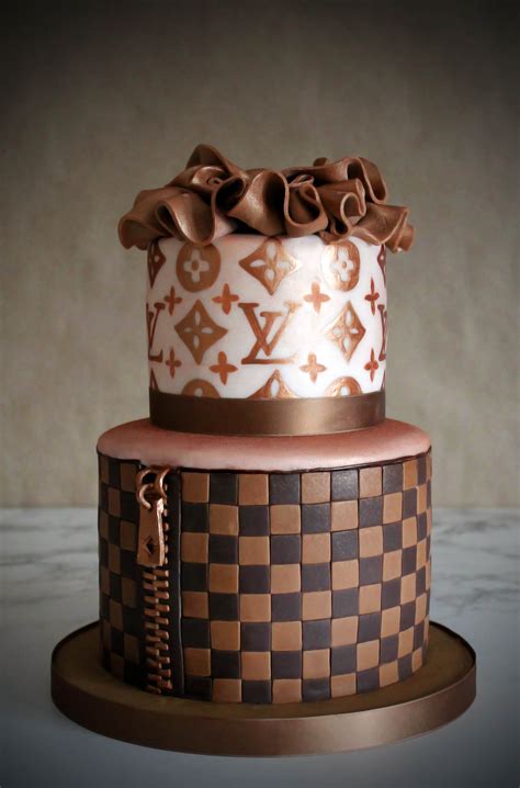 How to make Louis Vuitton Cake 